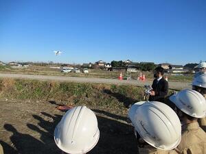 ドローンによる空撮実演（藤和航測株式会社の方々）